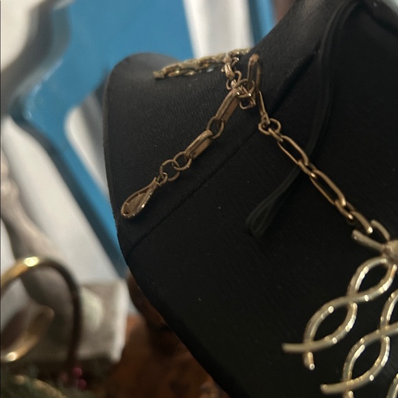 Vintage CORO Gold-Tone Statement Collar Necklace - Picture 5 of 9